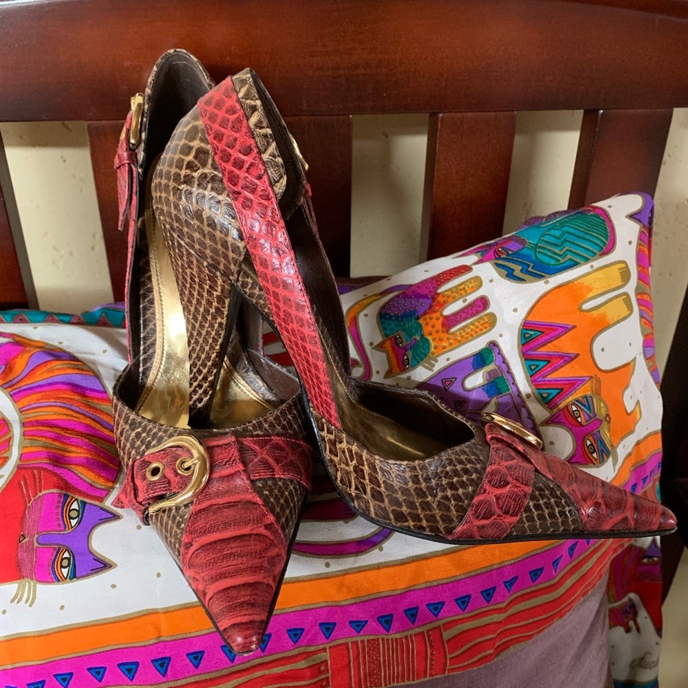 Pumps - Picture 2 of 7